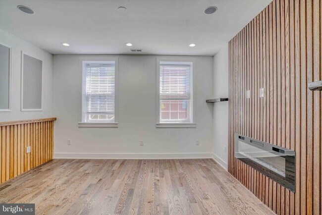 Building Photo - 2832 Edgemont St