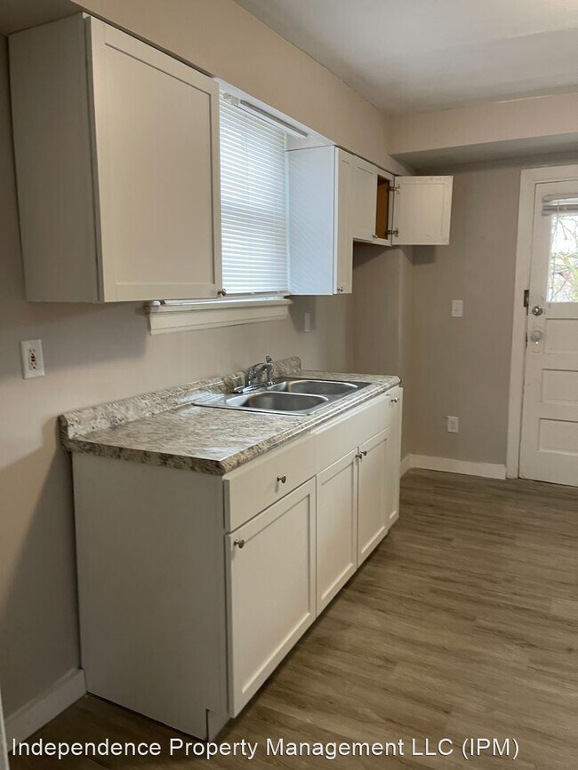 Building Photo - 3 br, 1 bath House - 22 Glen Este Pl,