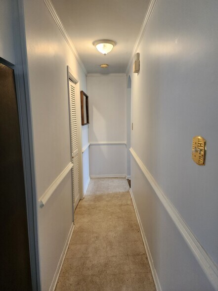 Building Photo - 8176 Surrey Ct