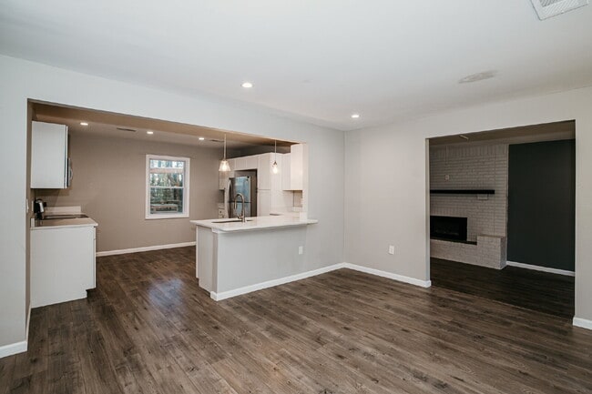 Building Photo - 3-Bedroom with 2 Full Baths Home in Charleston – Spacious 1,752 Sq