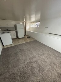 Building Photo - 461 W 12th Ave