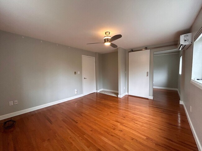 Building Photo - $0 DEPOSIT OPTION! BEAUTIFUL 1 BEDROOM CARRIAGE HOUSE IN THE HEART OF DENVER