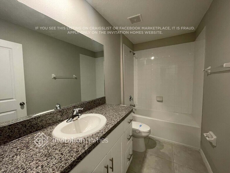 Building Photo - 15618 Greenleaf Bay St