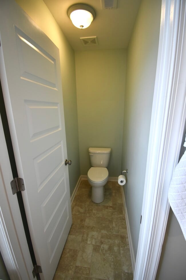 Building Photo - 8043 Rutland Village Dr