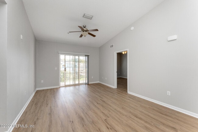 Building Photo - 8226 Green Parrot Rd