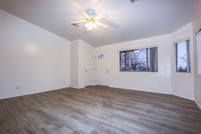 Building Photo - 4531 N Spring Dr