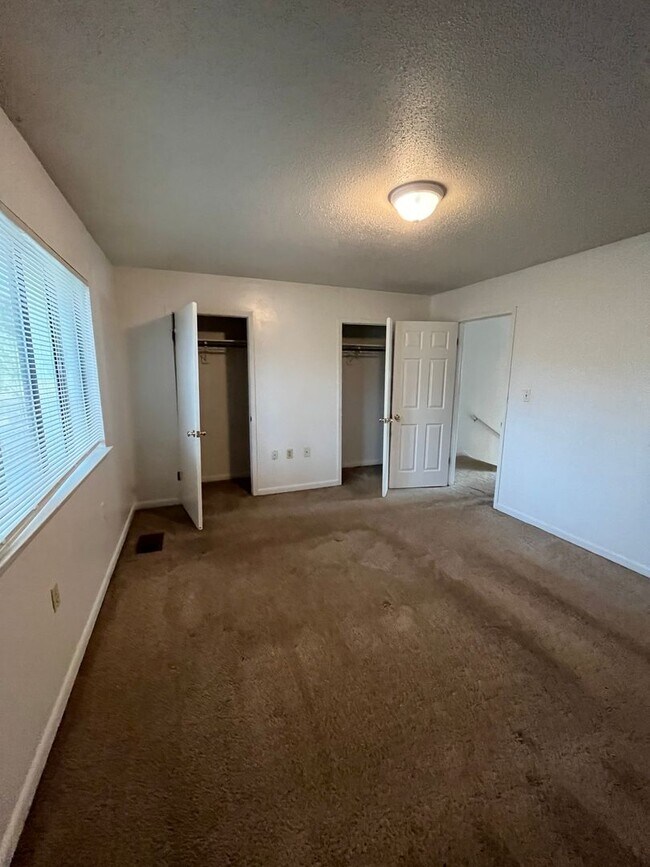 Building Photo - 607 Virginia Oak Ct