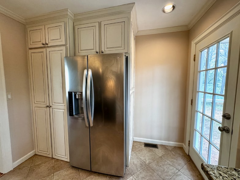 Building Photo - 1387 Midview Dr