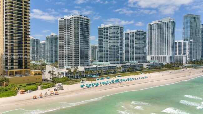 Building Photo - 16445 Collins Ave