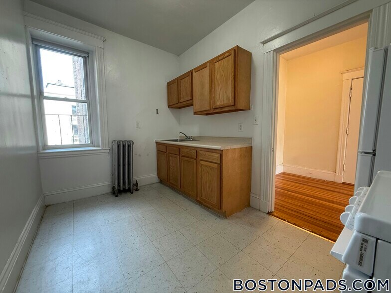 Building Photo - 1375 Commonwealth Ave