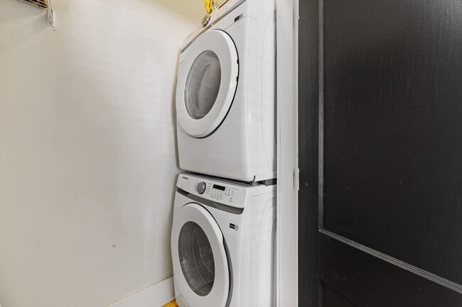 Building Photo - 2101 Kirkwood Ave