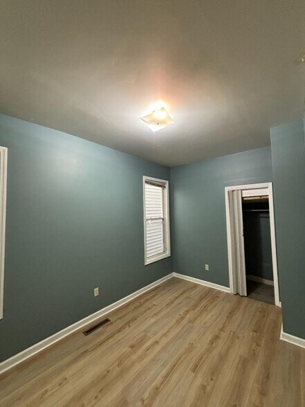Building Photo - 702 5th Ave