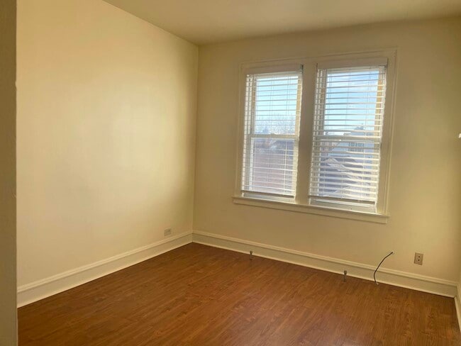 Building Photo - 6214 S Kilpatrick Ave