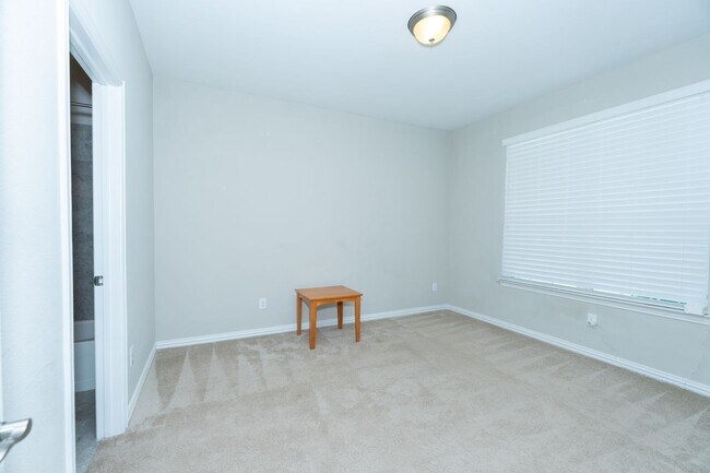 Building Photo - 2813 Barnsley Dr
