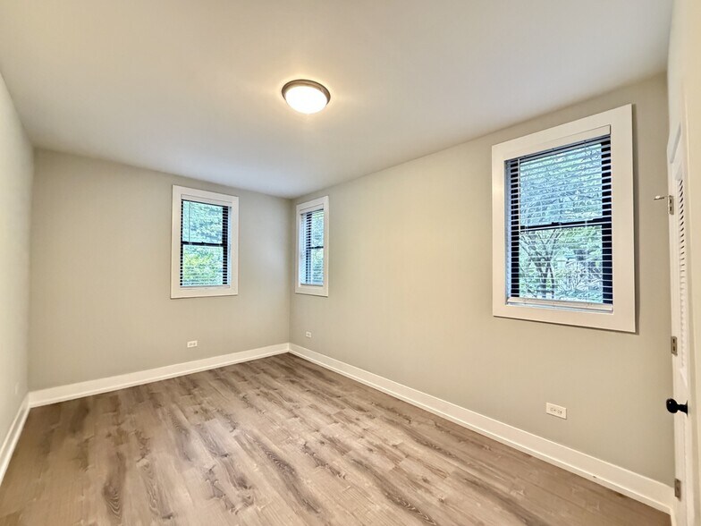 Building Photo - 913 Maple