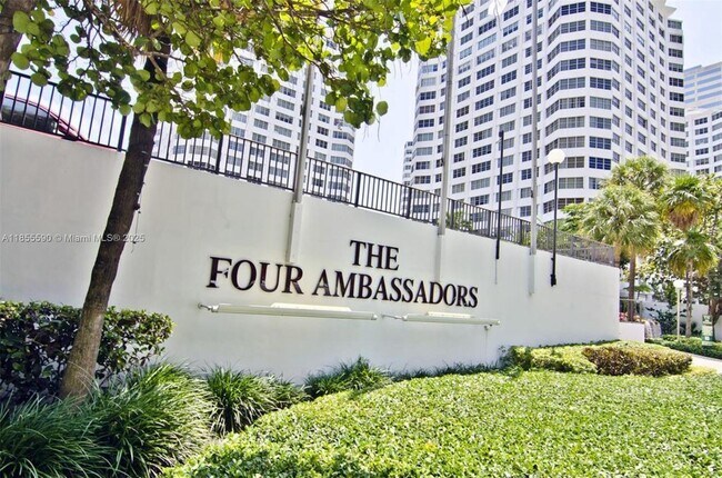 Primary Photo - 999 Brickell Bay Dr
