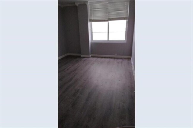 Building Photo - 5005 Collins Ave