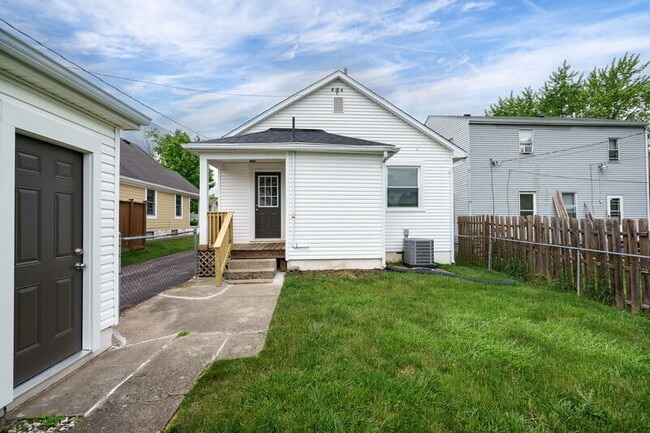Building Photo - 2634 Wayland Ave