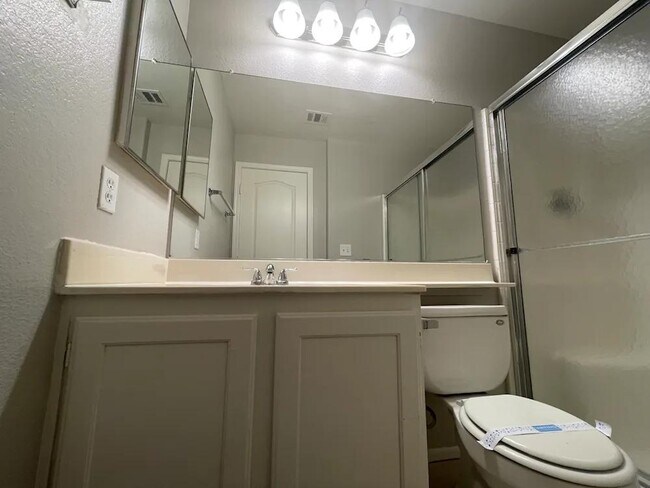 Building Photo - 416 Opal Dr