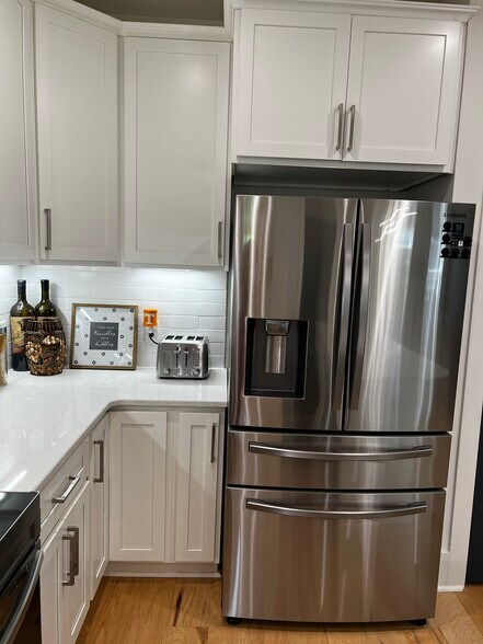 Building Photo - 1072 Zophi St