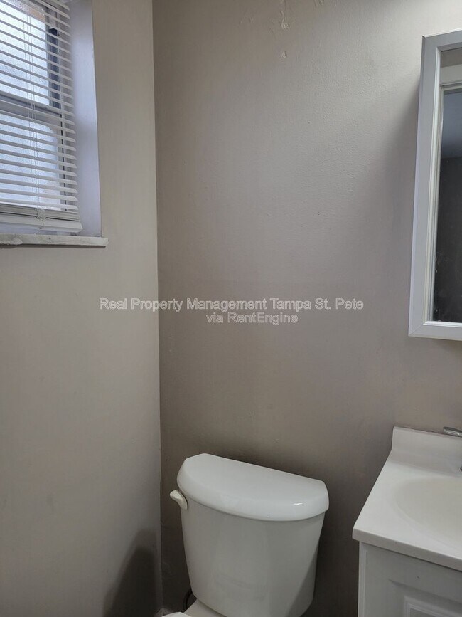 Building Photo - 3001 E Jean St