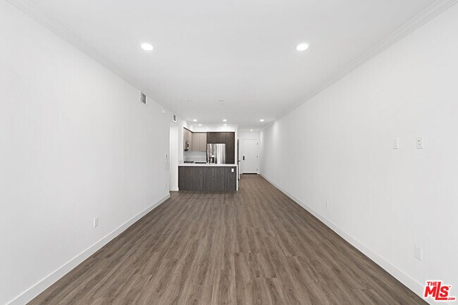 Building Photo - 6144 Whitsett Ave