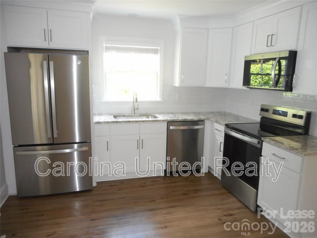 Building Photo - 7556 Thorncliff Dr