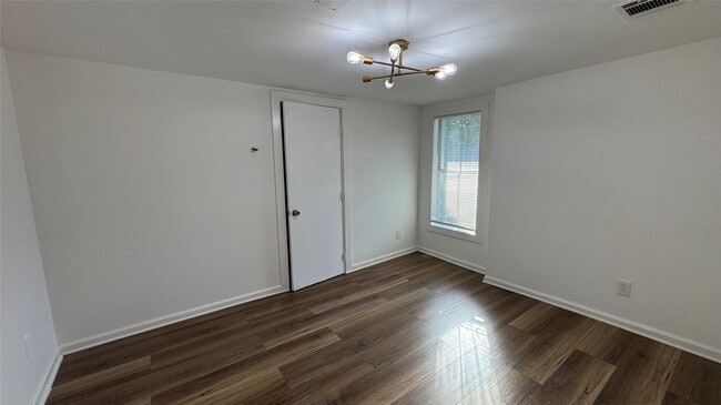 Building Photo - 105 Clear Lake Rd