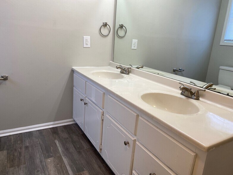 Building Photo - 255 Foxworth Dr