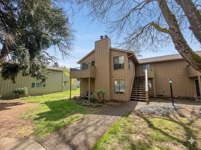 Building Photo - Lake Oswego Refreshed 2nd Story 2 bed/1 bath Condo- W/S/G Included