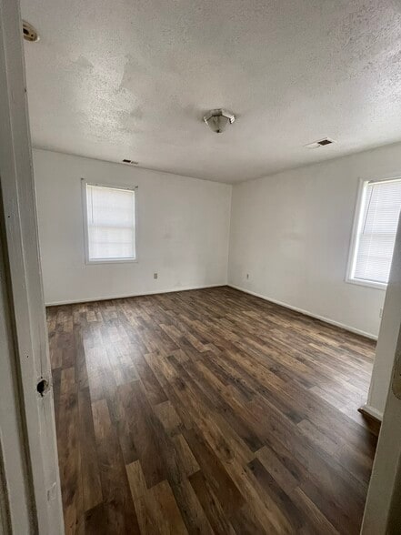 Building Photo - 520 Buckley St