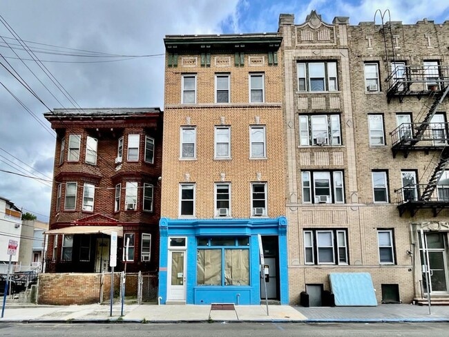 Building Photo - 388 Baldwin Ave