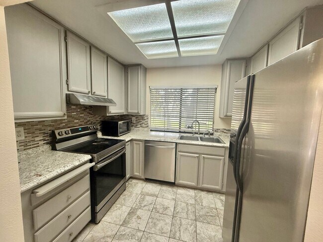 Building Photo - SOUTH SAN JOSE - Warm and Inviting condo in desirable neighborhood