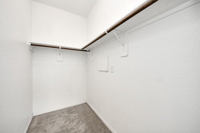 Building Photo - 17630 Holroyd Rd
