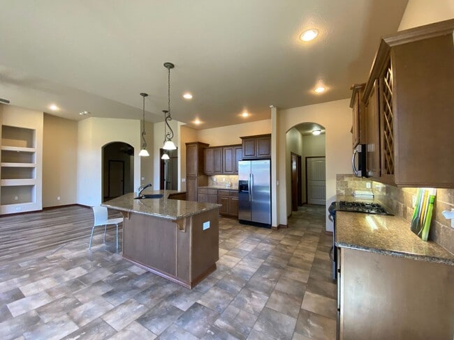 Building Photo - Beautiful, One Level Living in South Richland!