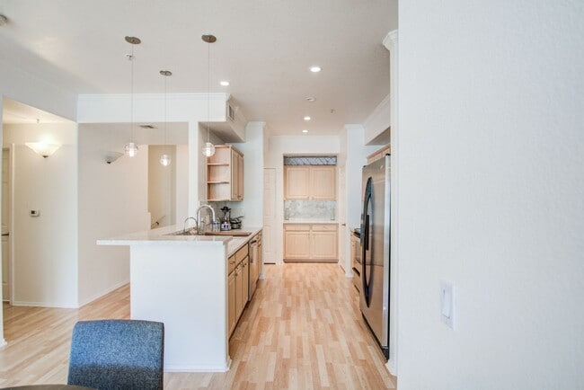 Building Photo - ASU Stay at Regatta Pointe!