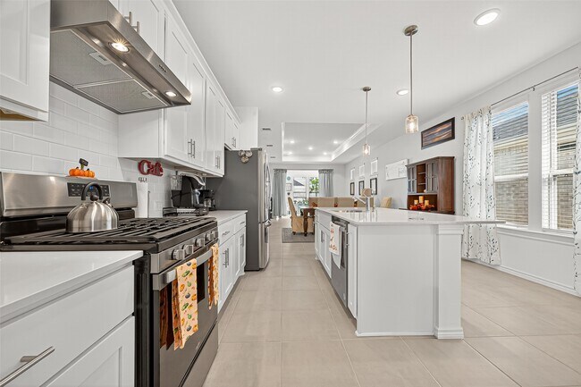 Building Photo - 8047 Prospect Dr