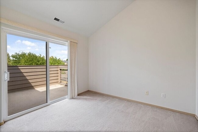 Building Photo - 423 Columbia Point Dr