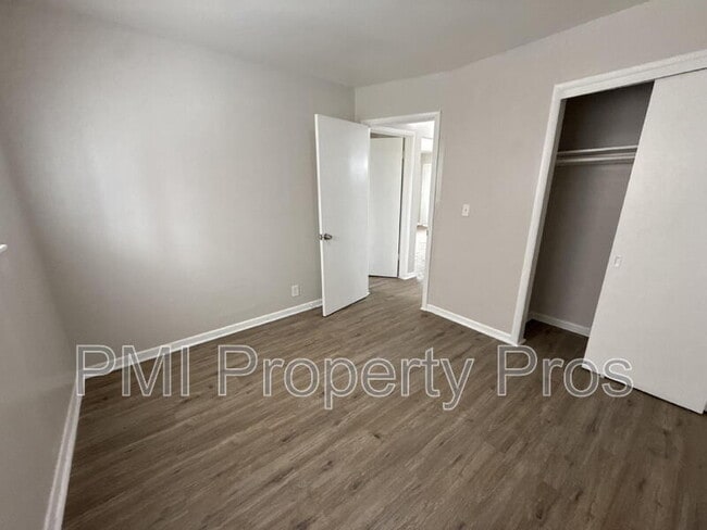 Building Photo - 7701 W Hampton Ave