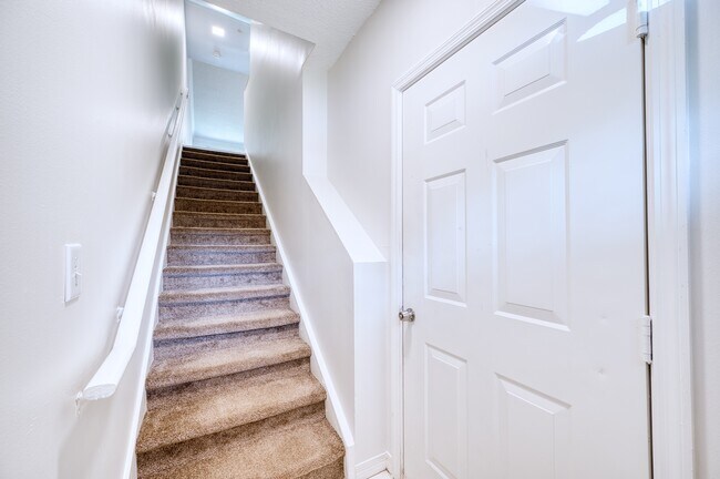 Entry - 5681 Bentgrass Dr