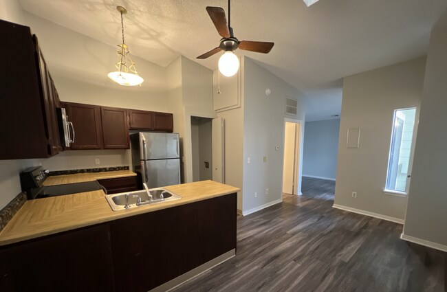 Building Photo - Studio Apartment in the Sable Cove Community!