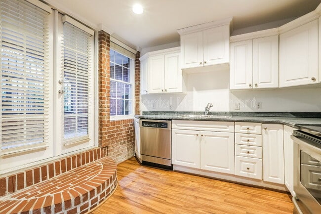 Building Photo - 869 Briarcliff Rd NE