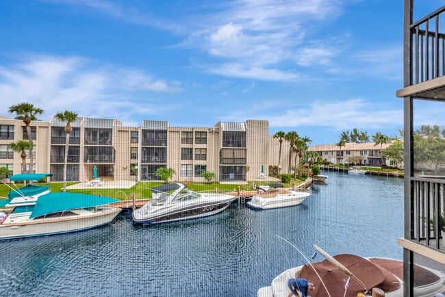 Building Photo - 6 Royal Palm Way