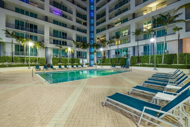 Building Photo - 350 NE 24th St