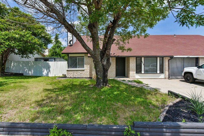 Building Photo - Charming 3-Bedroom Home in Heritage Home