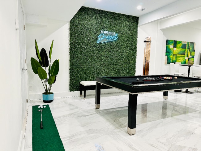 Building Photo - 323 Atherton St