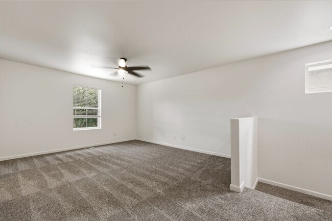 Building Photo - MOVE IN READY NOW! A/C! Multi generational living? Home office? Tumwater School District