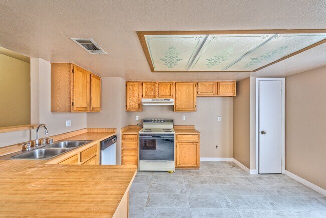 Building Photo - 3771 Shirebrook Dr