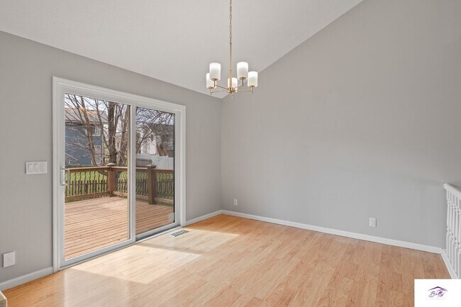 Building Photo - AVAILABLE NOW!