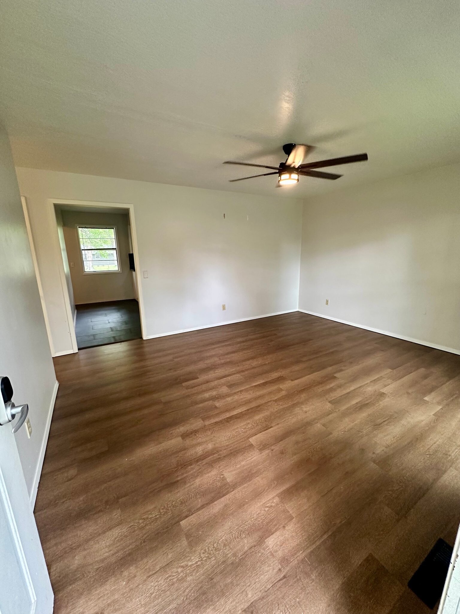 Building Photo - 717 Hillcrest Ave